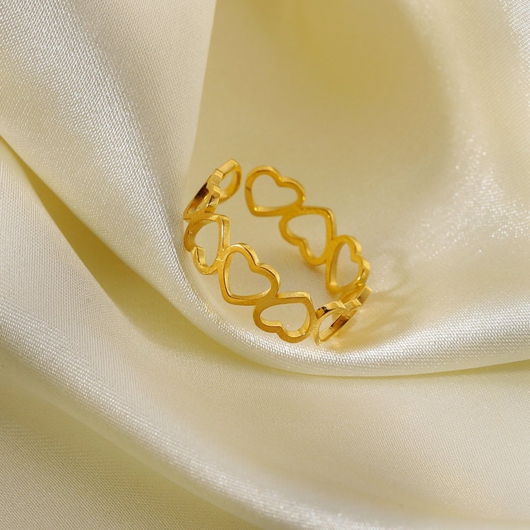 Gold Ajustable Loveheart Ring