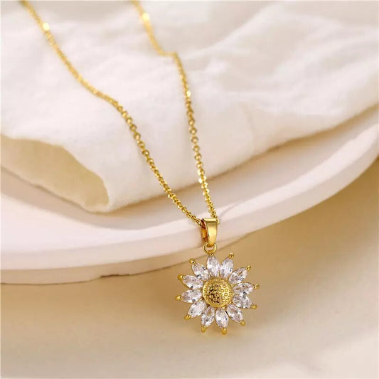 Daisy Pendant Necklace