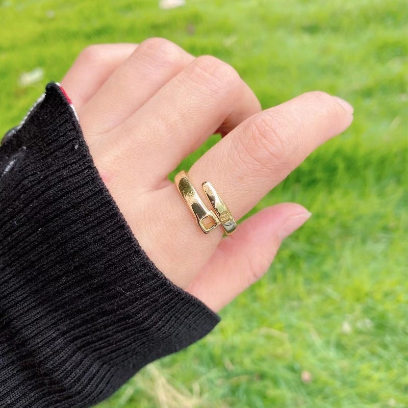 Adjutable Gold Band Ring